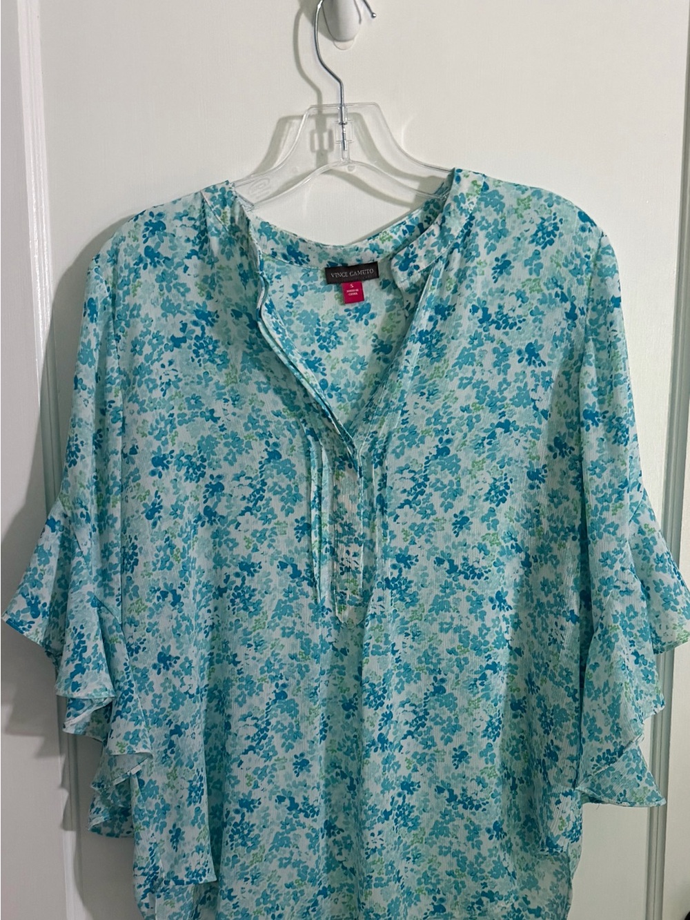 Vince Camuto Teal & Aqua Floral Split-Neck Flutter Sleeve Blouse